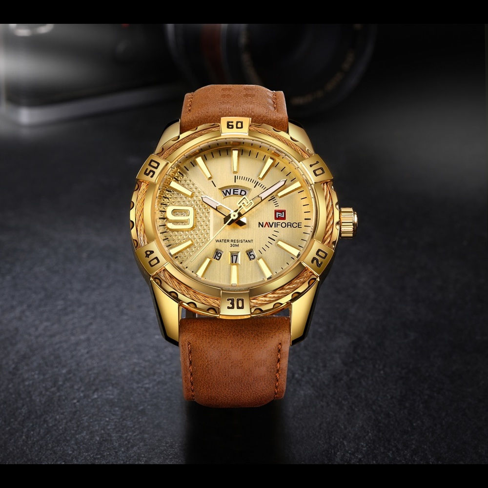 Men's Watch (New with tag 🏷 and box) - Picture 1 of 3